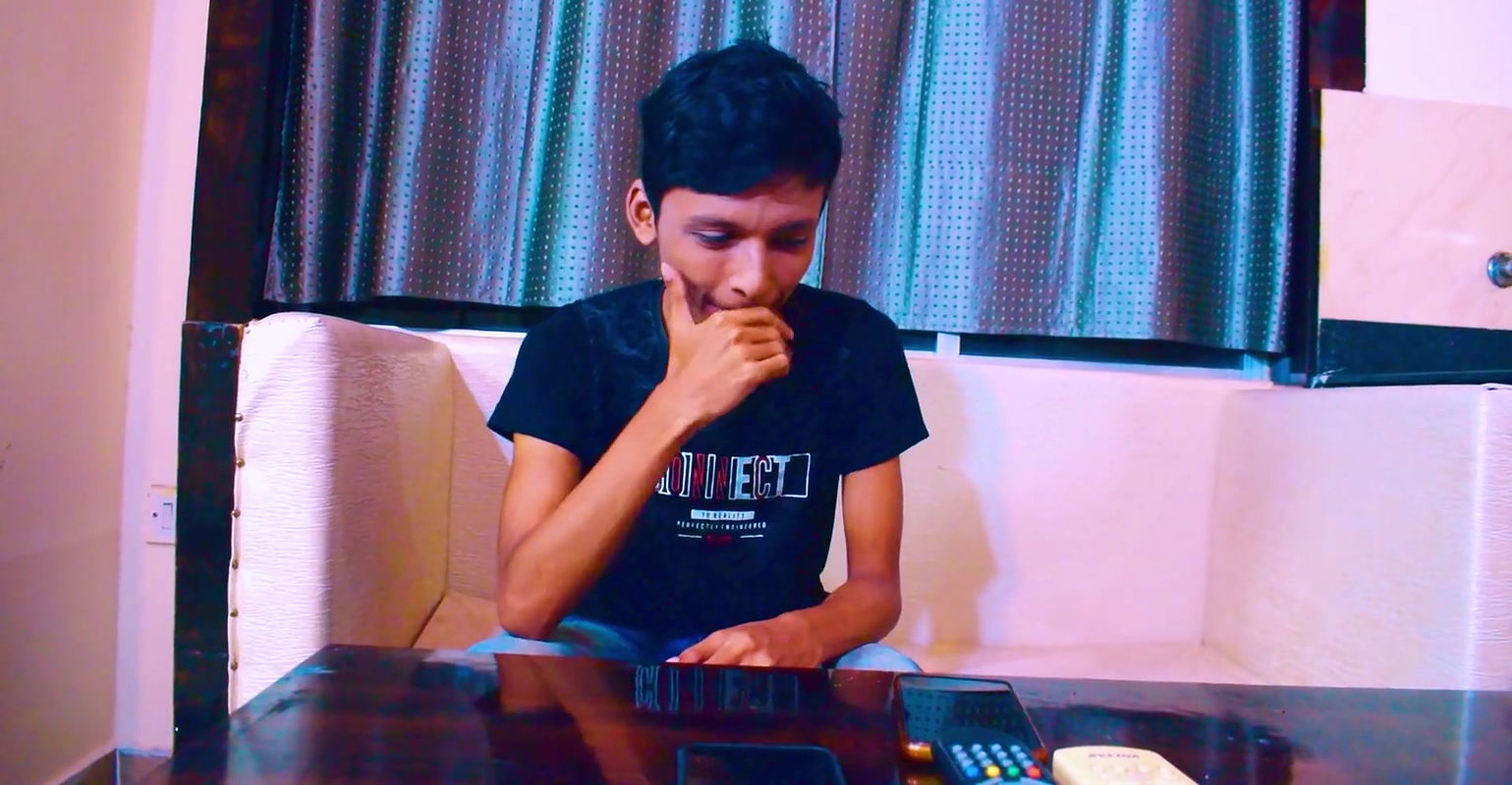 Jawan larke ne apne dost ke maa ke sath khub chudai kiya