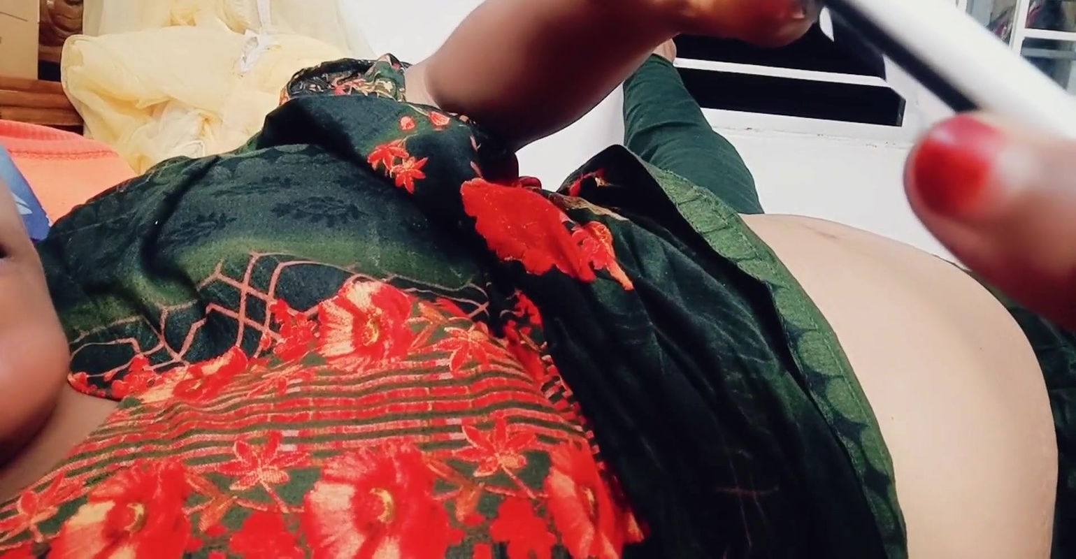 The house wife is having sex with her uncle on the phone in great excitement