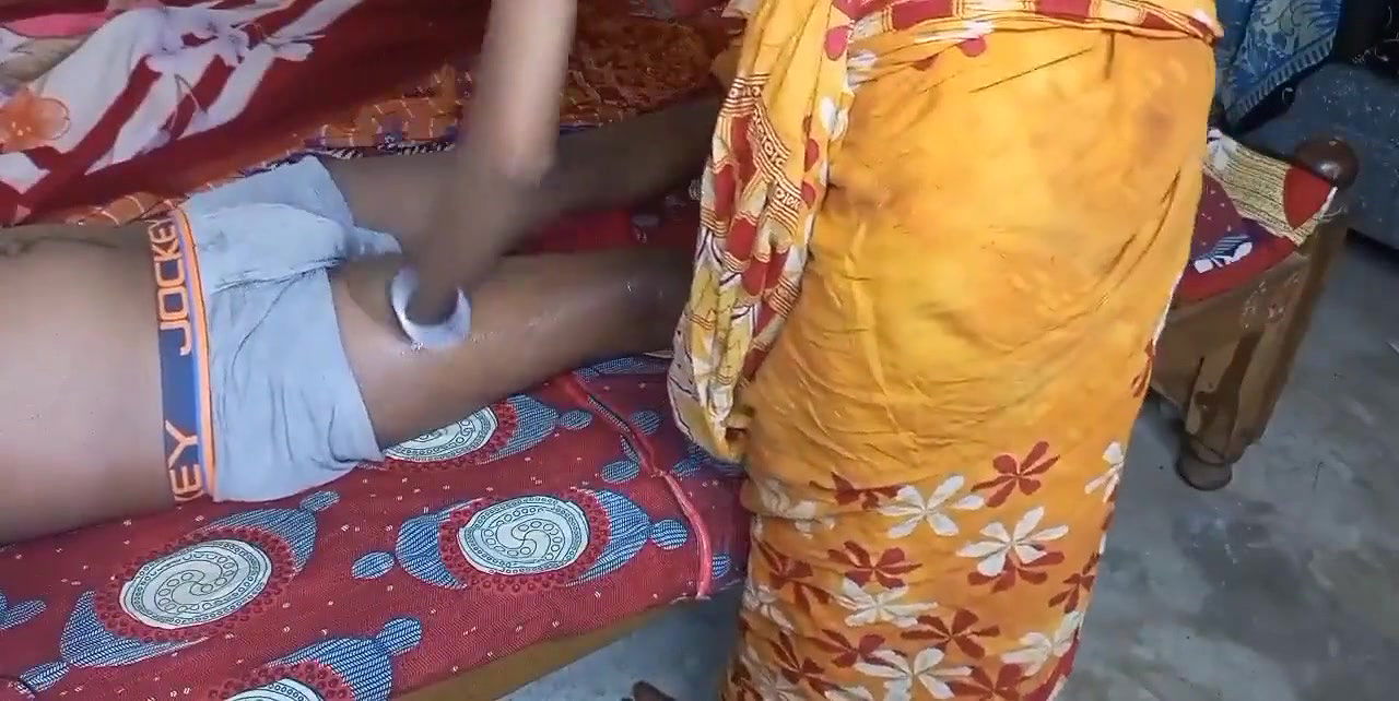 Deshi bhabhi Thai massage Hindi sex video