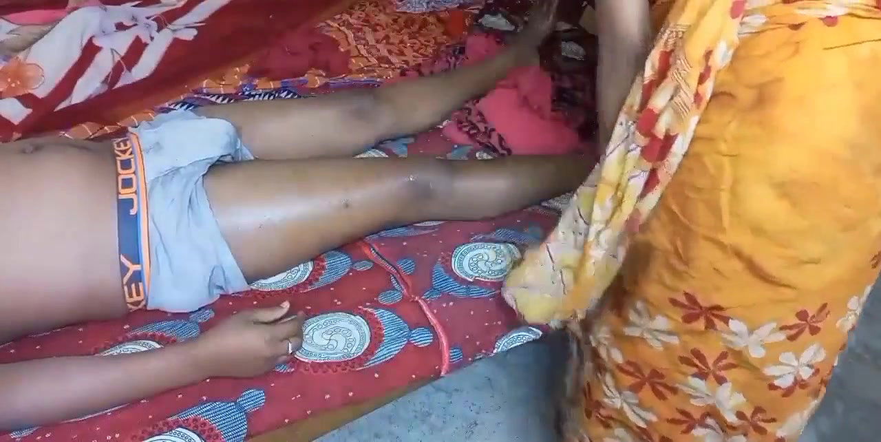 Deshi bhabhi Thai massage Hindi sex video