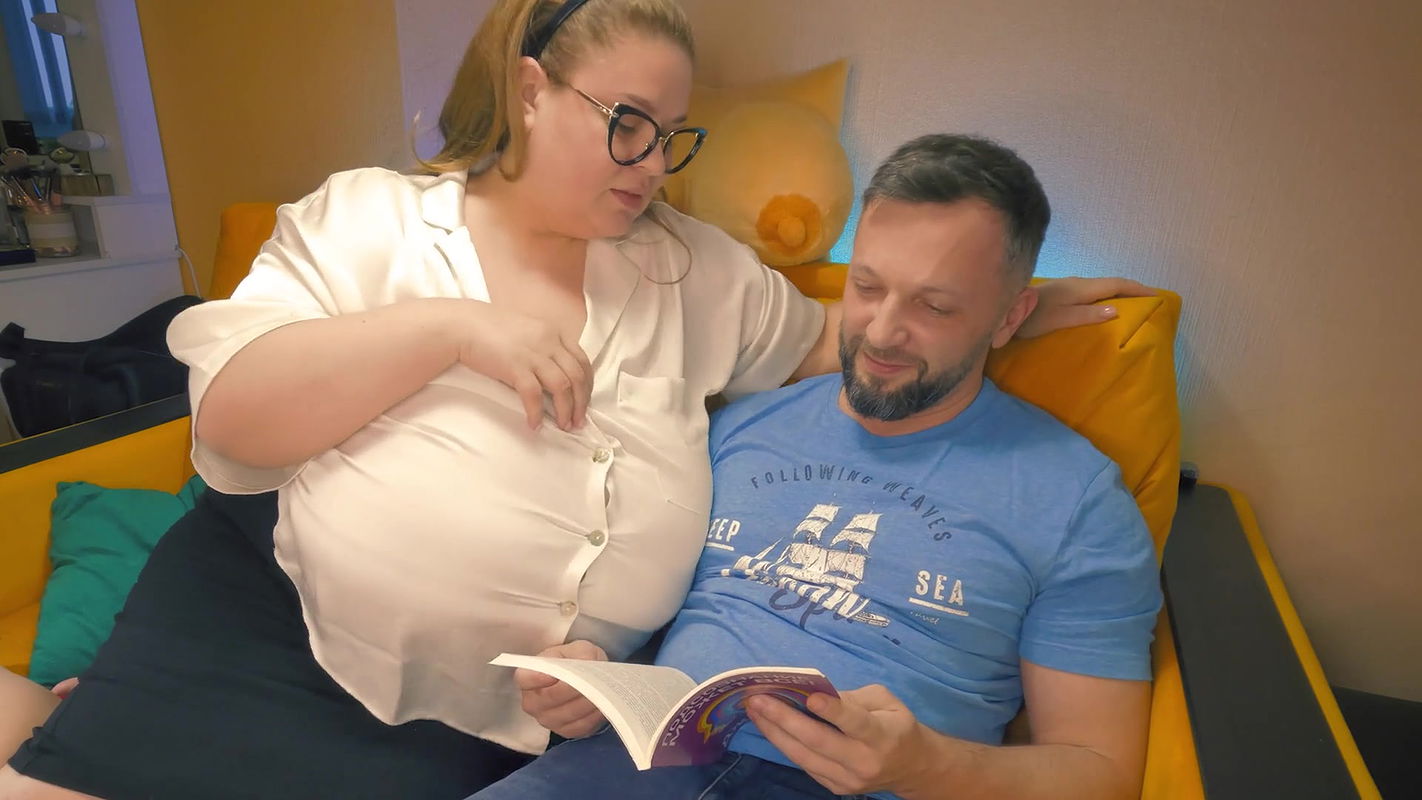 Seducing my nerdy roommate