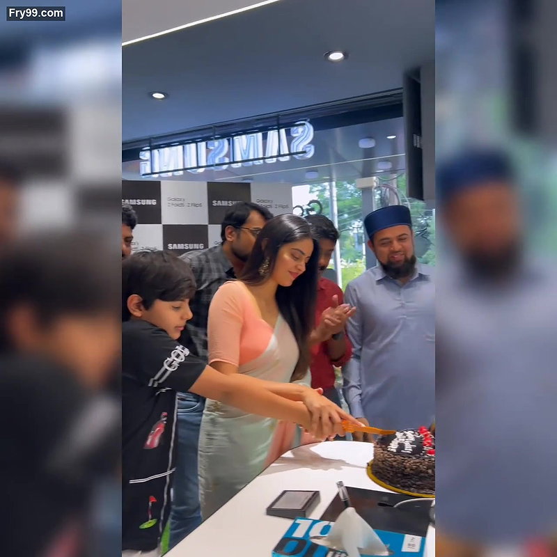 Instagram influencer Kushitha Kallapu ni**Les video