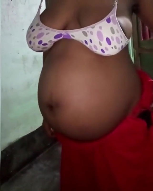 Indian pregnant women dress change