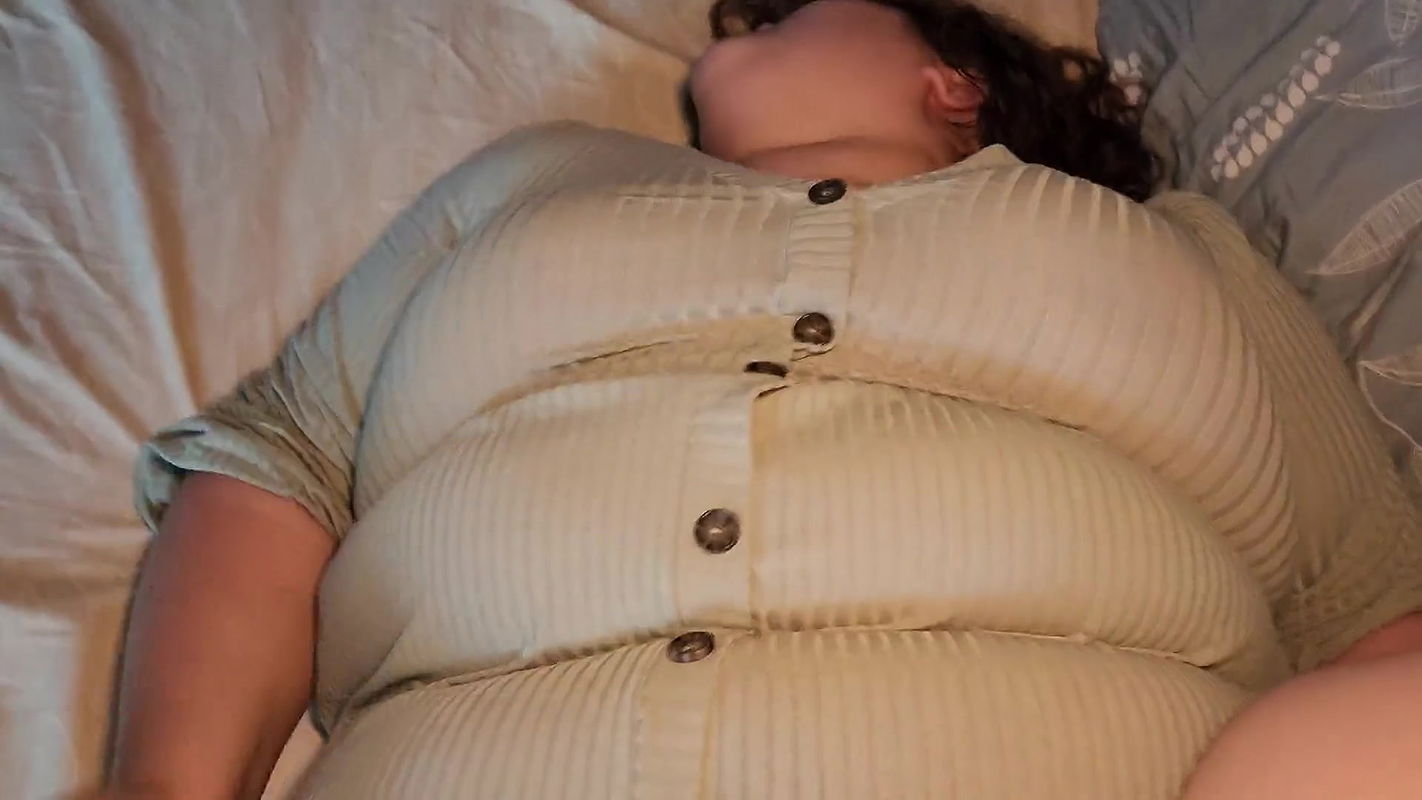 Big Cumshot During Hot Home Sex with 18 Year Old Chubby Girl