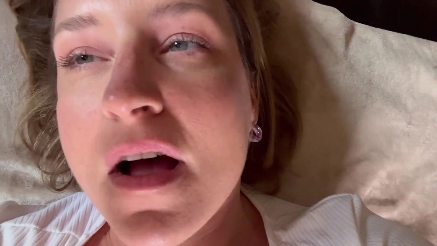 MILF Smoking Cigarette in Garage While Sucking Cock and Having Her Pussy Licked