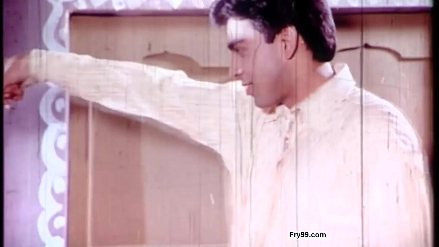 tomake dekhe valobashte iccha kore