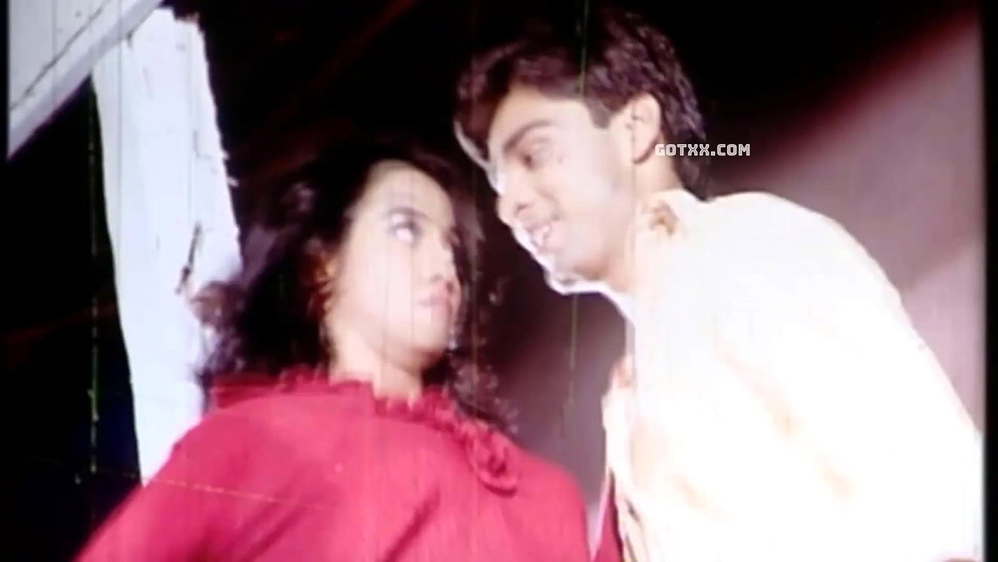 tomake dekhe valobashte iccha kore