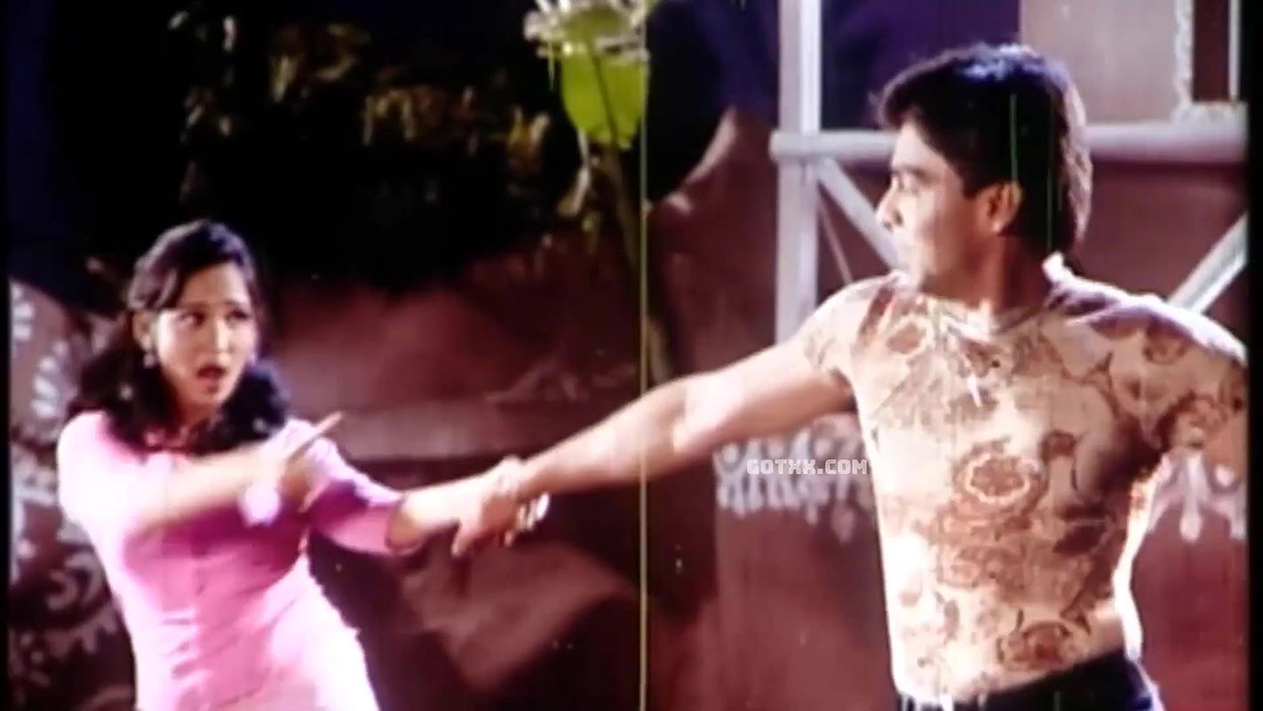 tomake dekhe valobashte iccha kore