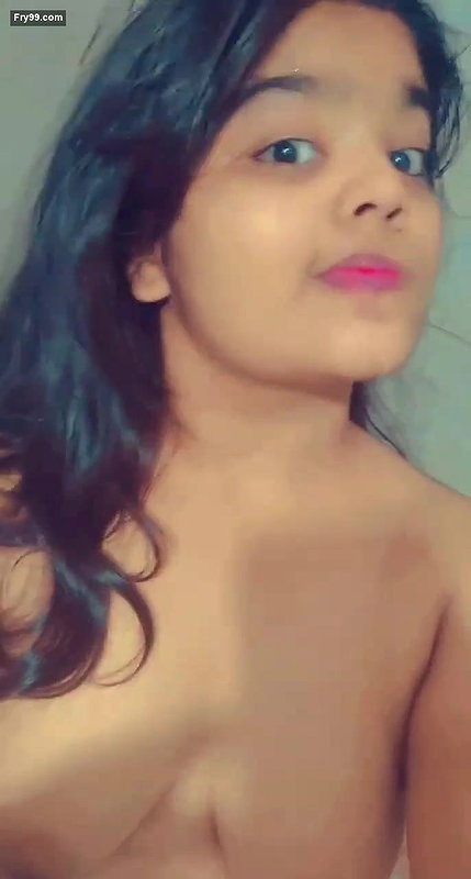 Sexy Girl Shows Her Nude Body