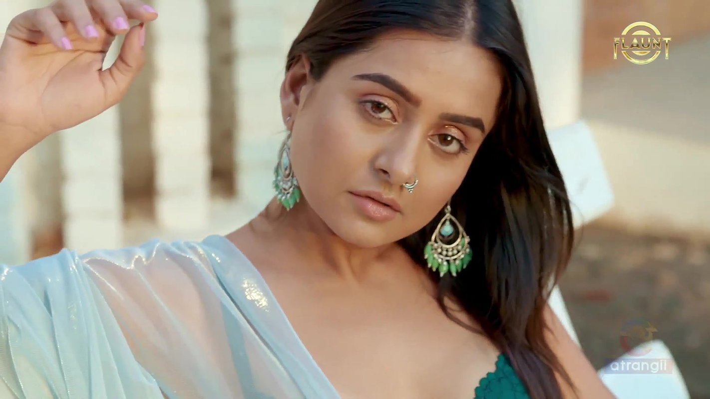 Stellar Priyanka – Saree