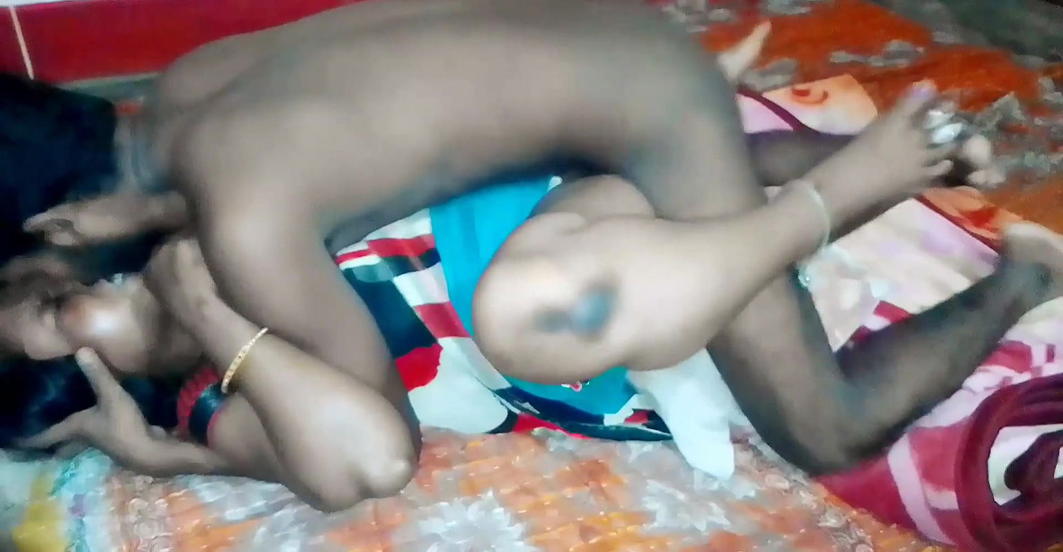 Bhabhi Ka Behan ko choda Rat Bar Jab gau Me Aya tha Aur Mujhe use Piyar ho gaya