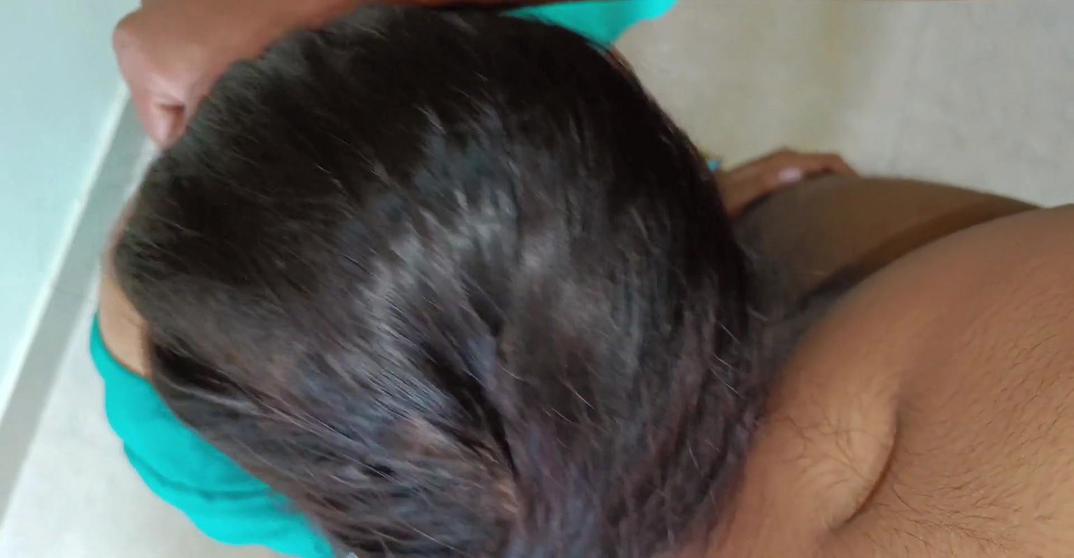 Chacha ne apne batiji ki gaand maari our muhe me diya apna Lund sakshi rone lagi chacha ka Lund deakh kar desi clear Hindi audio.