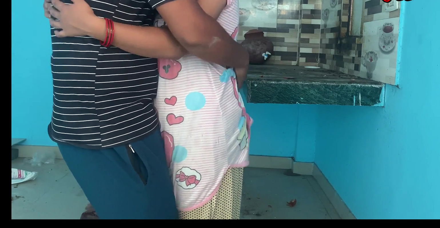 Girlfriend ko chupke se lejar ghodi banakar choda