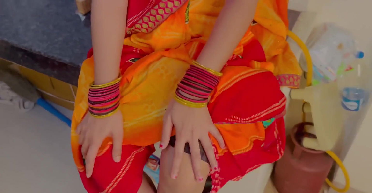 javaan bahu ko sasur ji ne ghar ki kitchen par akela paakar kiya sex daughter-in-law at home kitchen fucking after getting alone