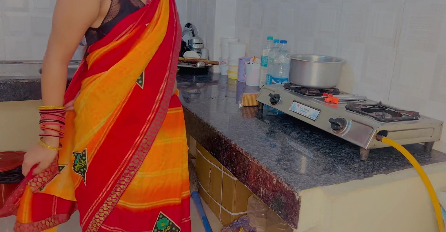 javaan bahu ko sasur ji ne ghar ki kitchen par akela paakar kiya sex daughter-in-law at home kitchen fucking after getting alone