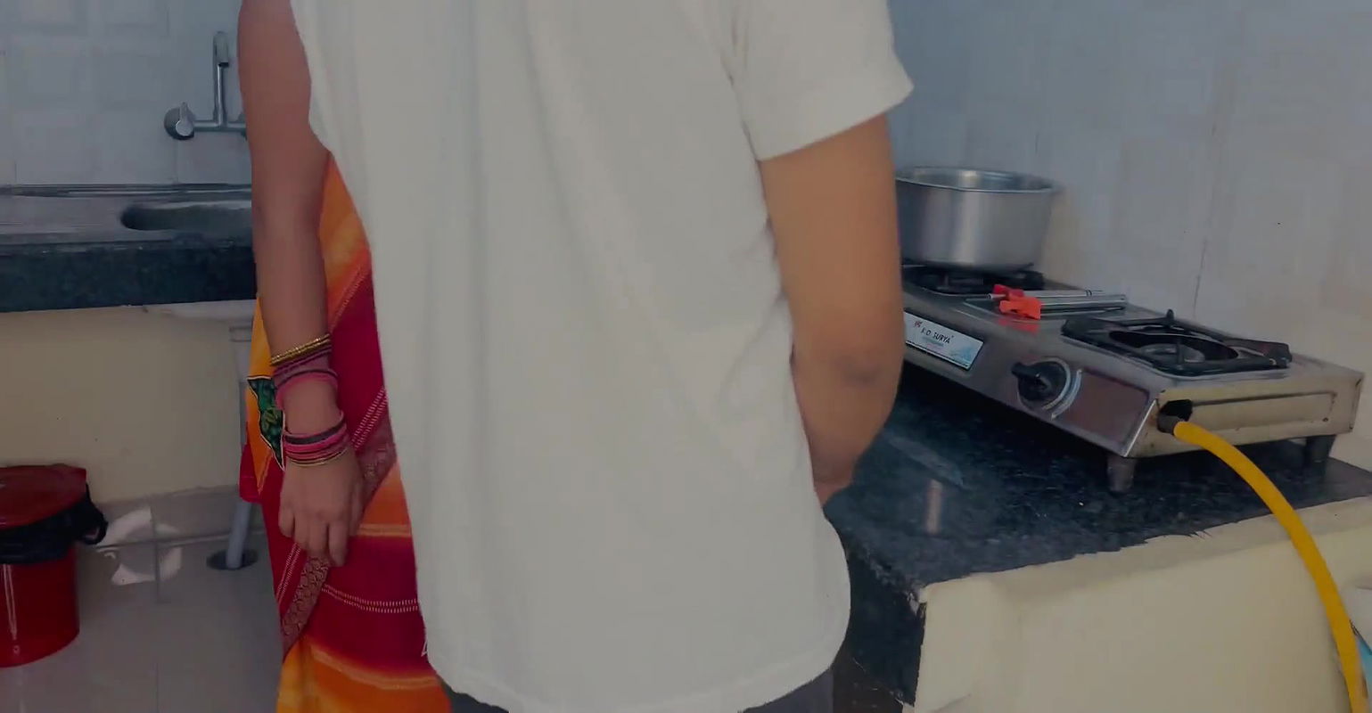 javaan bahu ko sasur ji ne ghar ki kitchen par akela paakar kiya sex daughter-in-law at home kitchen fucking after getting alone