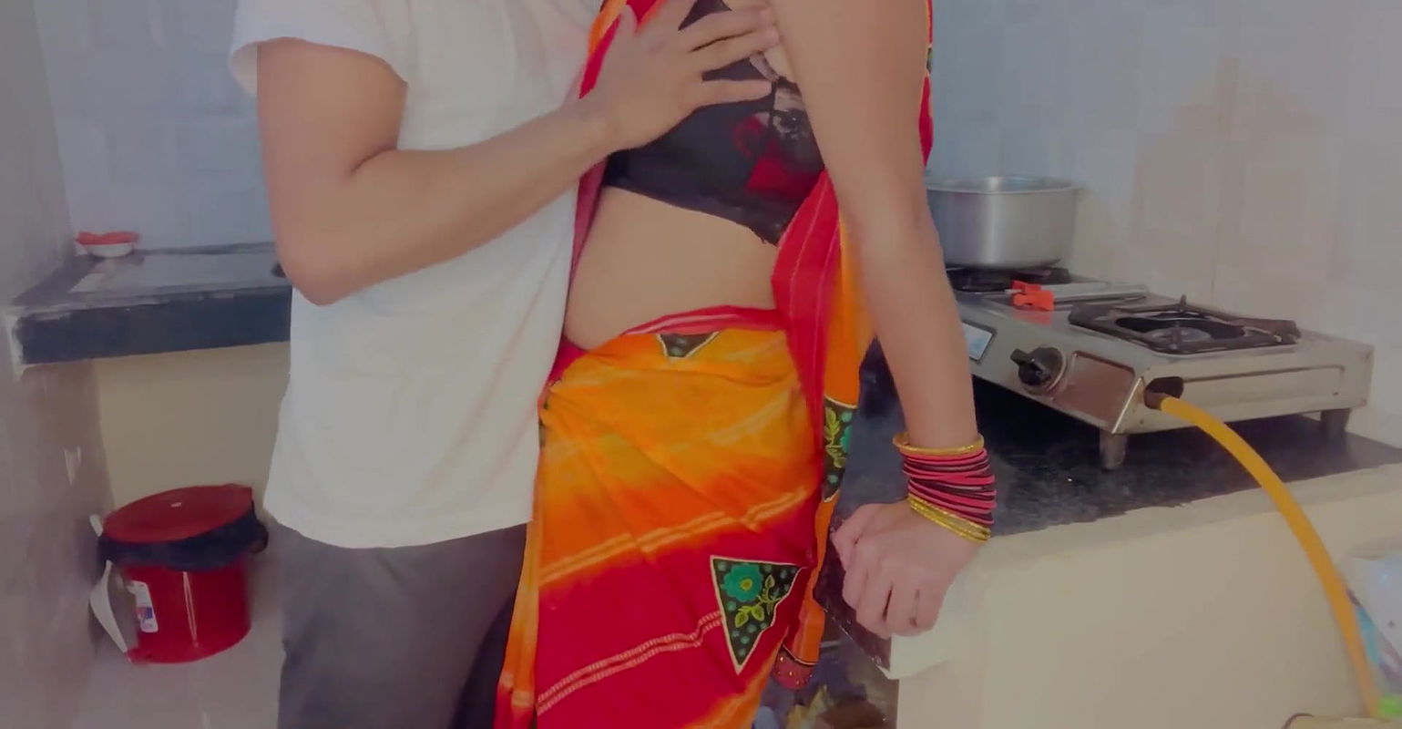 javaan bahu ko sasur ji ne ghar ki kitchen par akela paakar kiya sex daughter-in-law at home kitchen fucking after getting alone