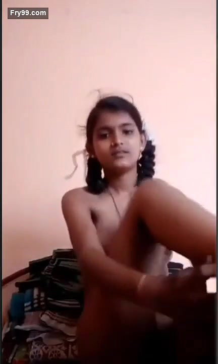 Desi Cute Girl Showing