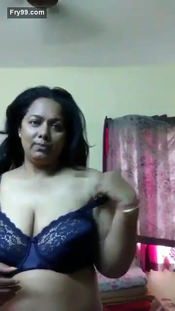 Horny big boobs aunty