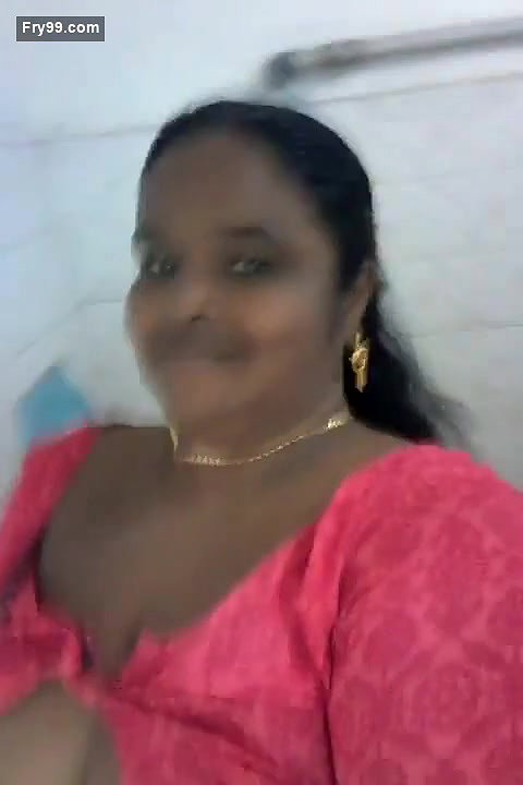 Mallu Bhabhi Shows Her Boobs and Pussy