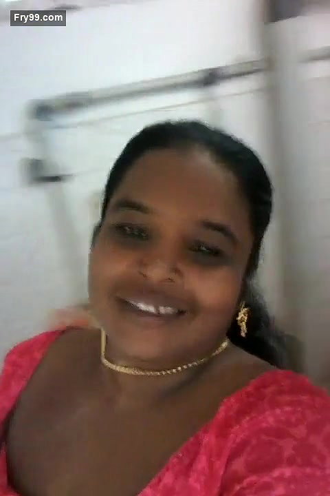 Mallu Bhabhi Shows Her Boobs and Pussy