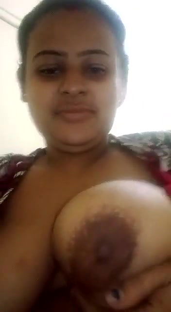 Boudi Showing Her Bigboobs And Pussy