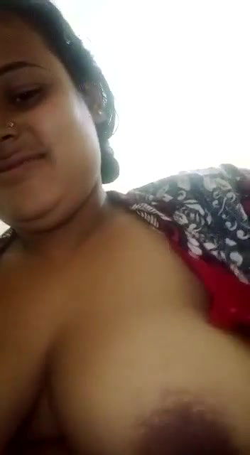 Boudi Showing Her Bigboobs And Pussy