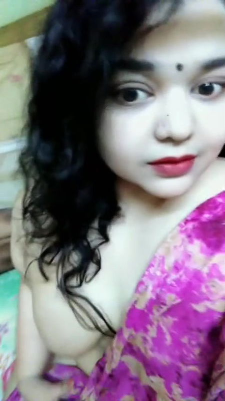 Beautiful Bhabi Showing Boobs