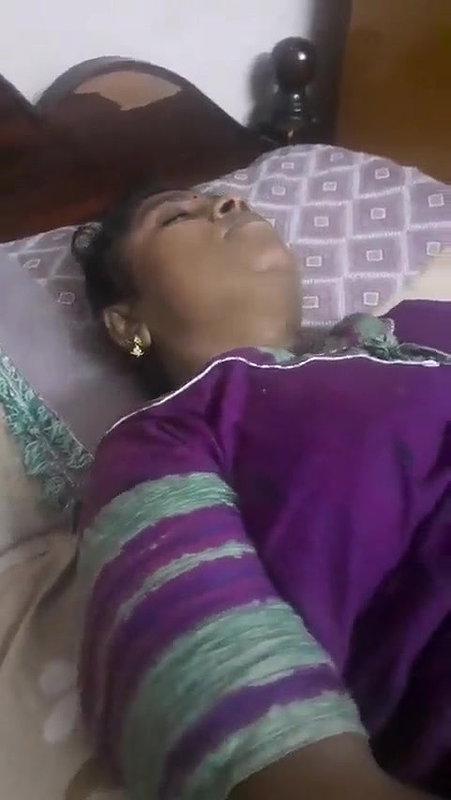 Unsatisfied bhabhi rubbing