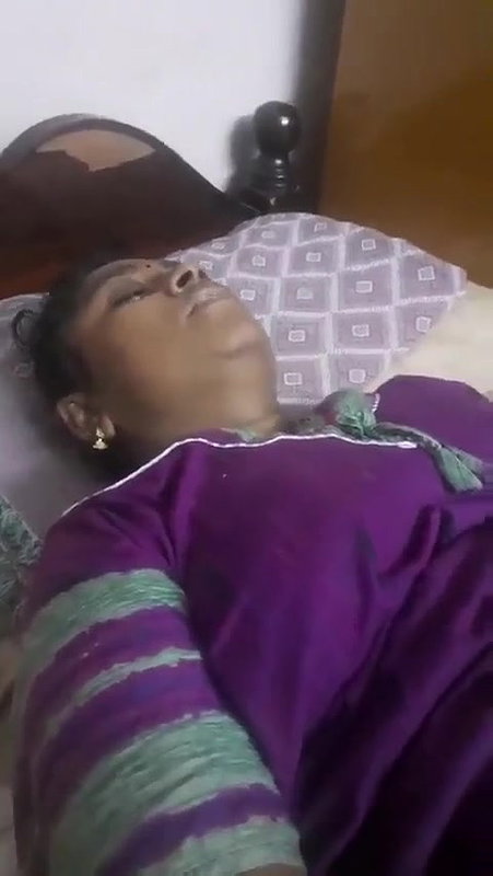 Unsatisfied bhabhi rubbing