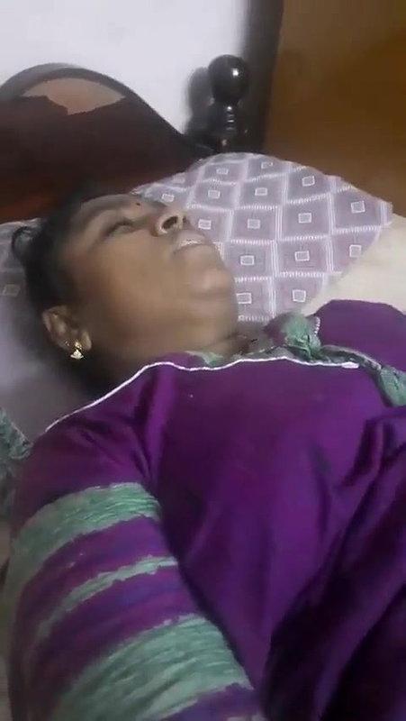 Unsatisfied bhabhi rubbing