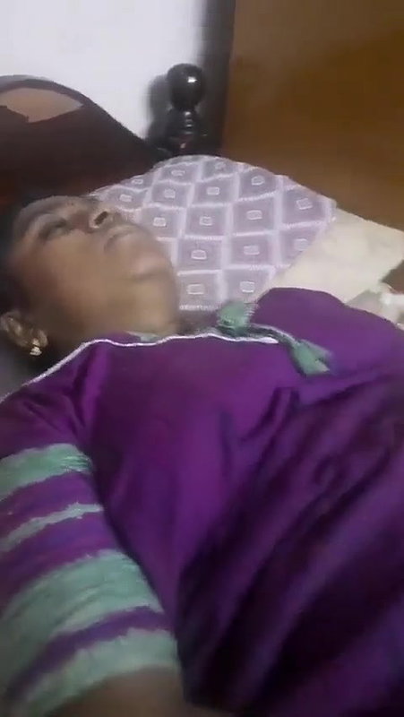Unsatisfied bhabhi rubbing