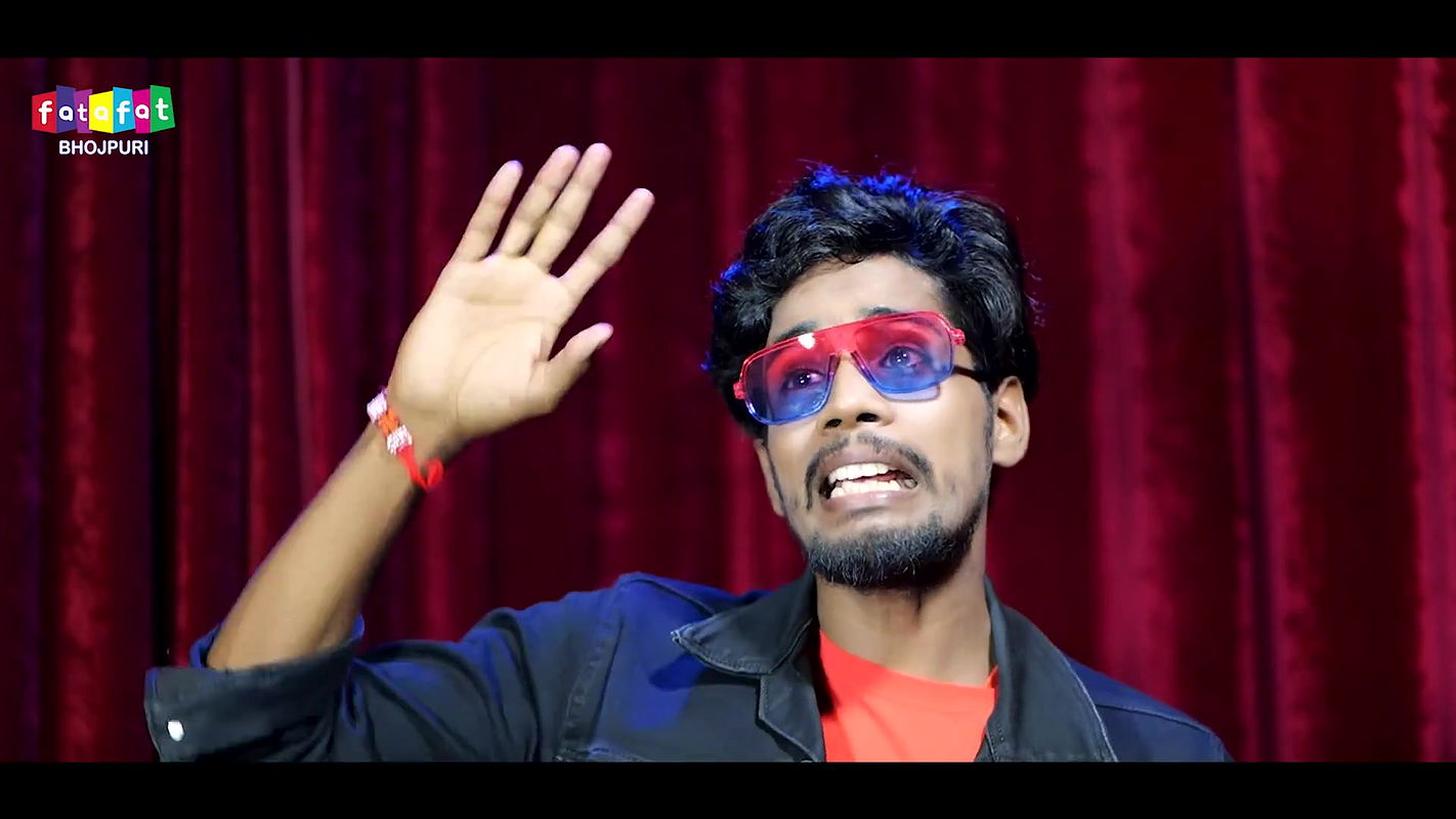 Riya Singh navel kissed hard many times, smooch, deep cleavage show & more