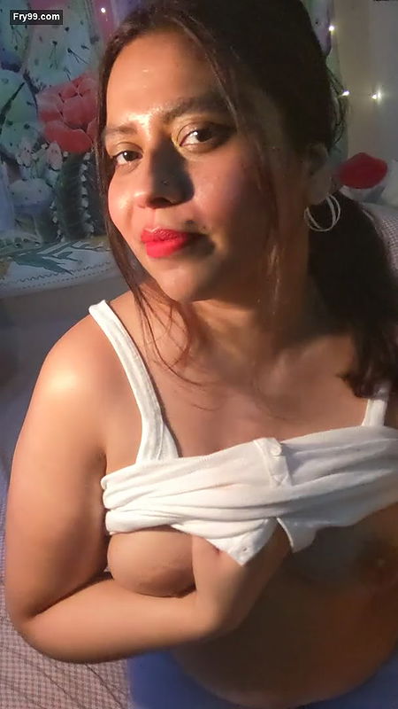 Sexy Wife Showing Boobs On Cam