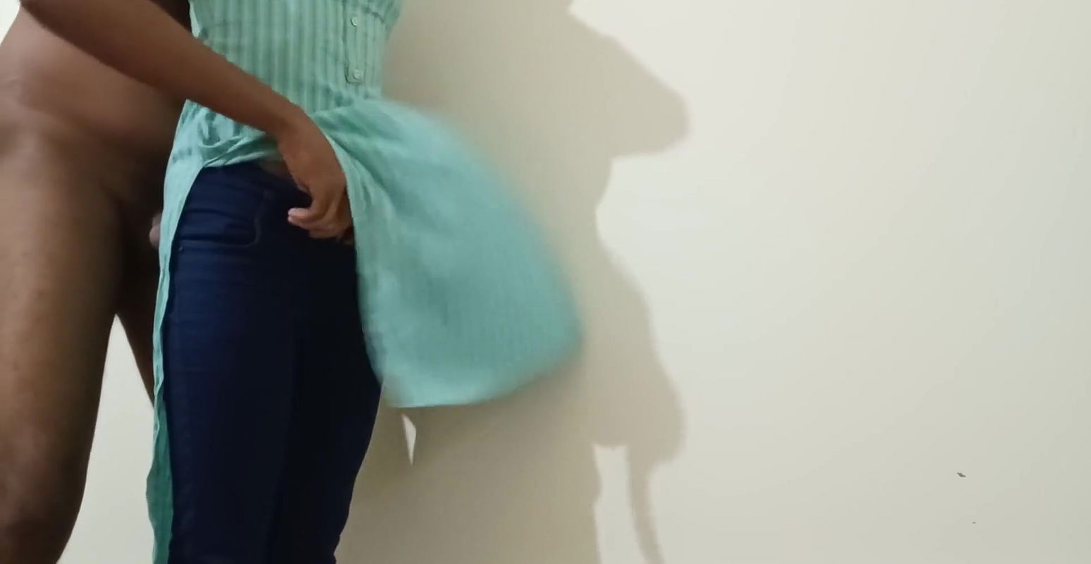 Desi maal ko ghar pe bulakar choda clear Hindi audio