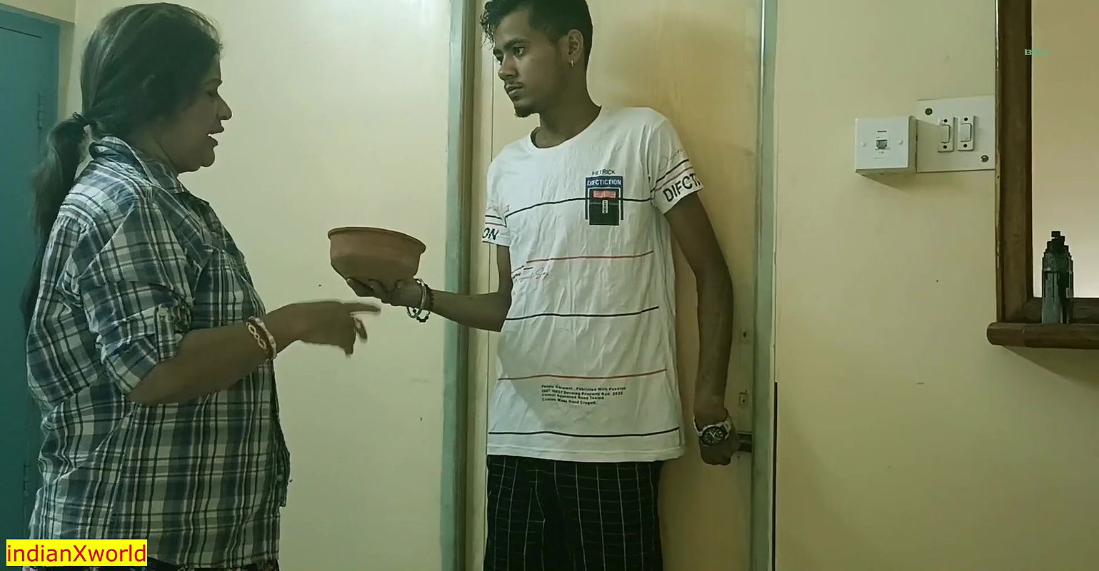 Innocent Poor Delivery Boy fuck Alone Bhabhi! Desi Reality Sex