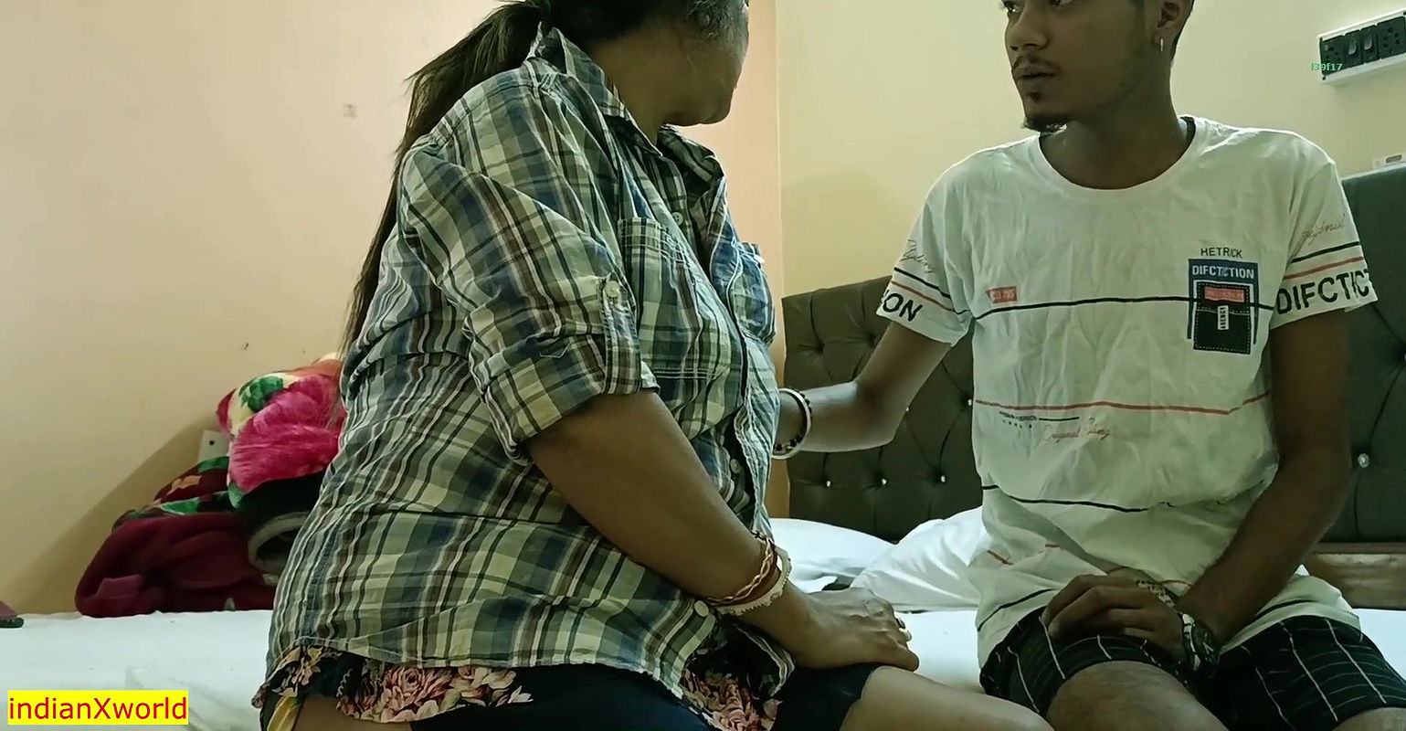 Innocent Poor Delivery Boy fuck Alone Bhabhi! Desi Reality Sex