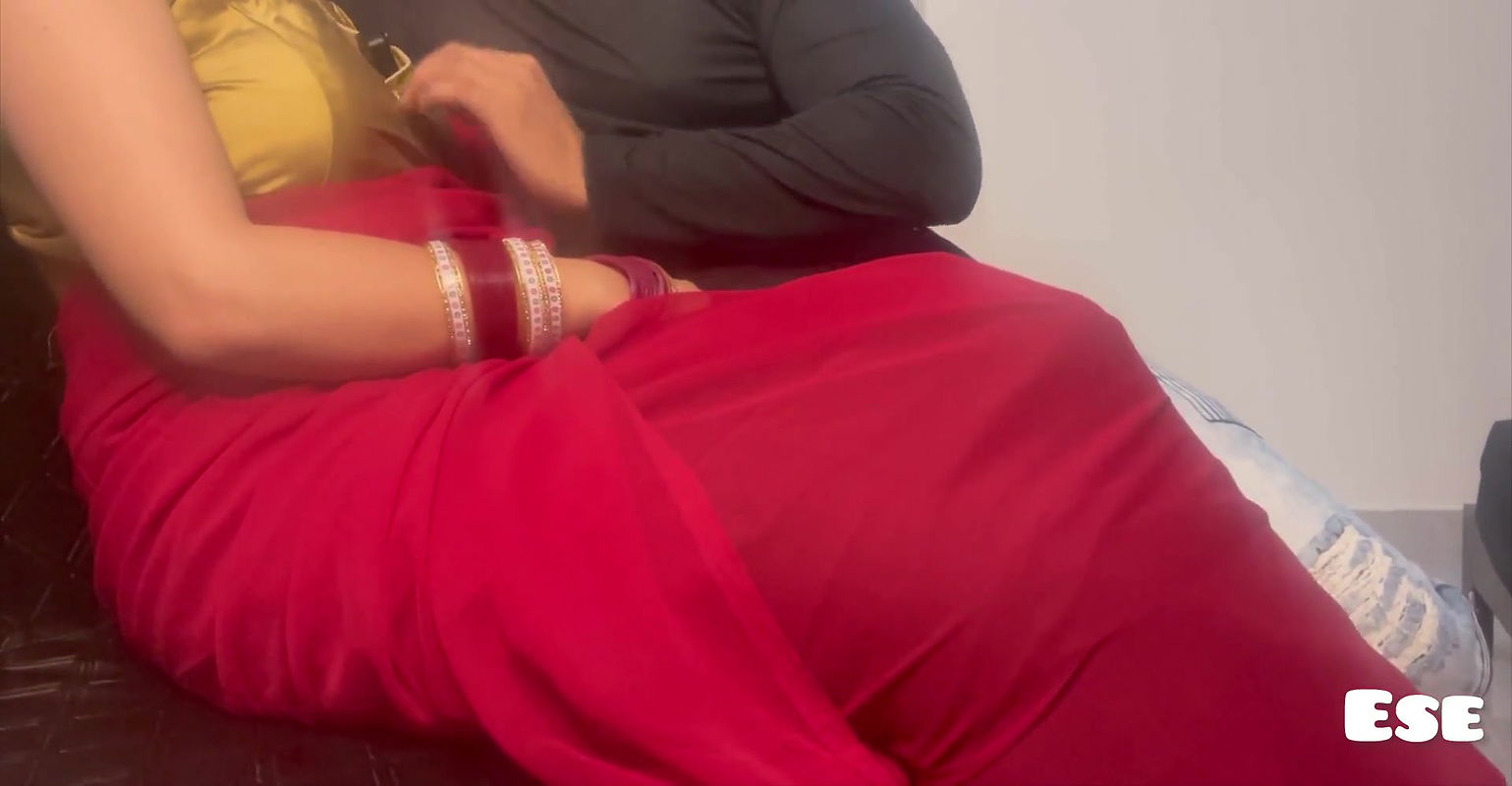 Newly Married Bhabhi Ki Choli Ko kiya Aazad