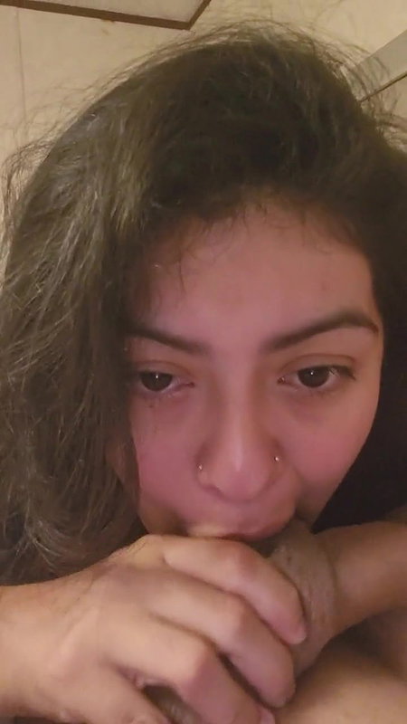 CUTE  CHUBBY GF GIVING  BLOWJOB