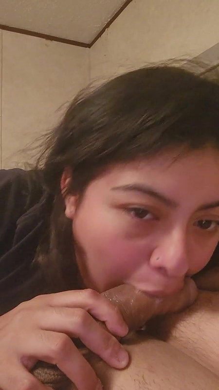 CUTE  CHUBBY GF GIVING  BLOWJOB