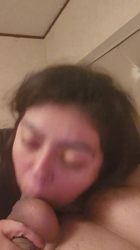 CUTE  CHUBBY GF GIVING  BLOWJOB