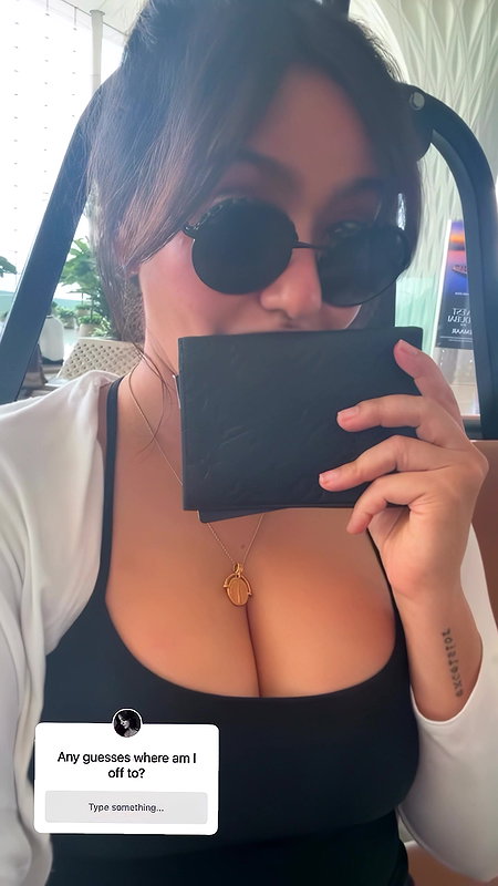 Hottie BIHARAN NEHA SHARMA NEVER FAILS TO EXPOSE HER CLEAVAGE 24