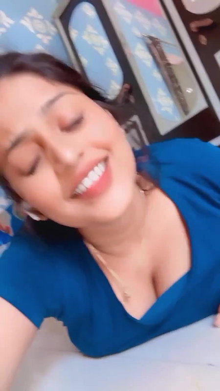 cute desi lady cleavage in blue top 22