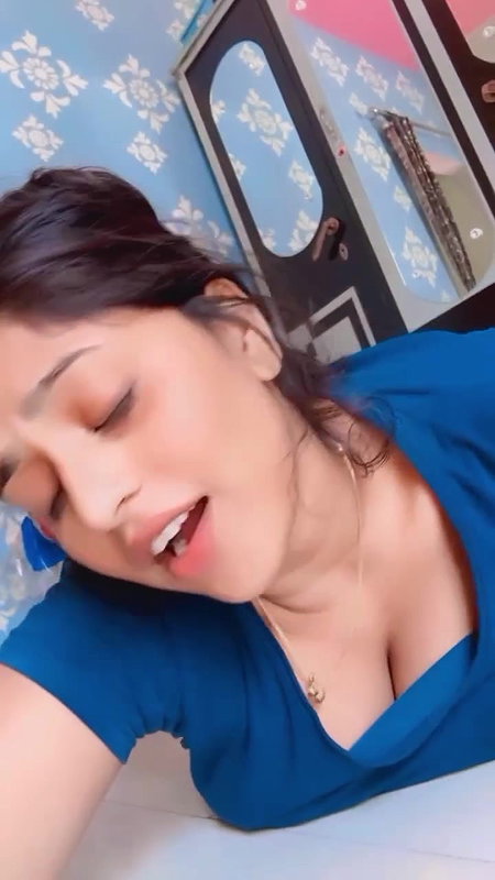 cute desi lady cleavage in blue top 22