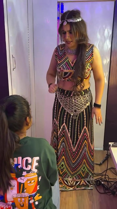 sexy navel of a dancign desi girl 22