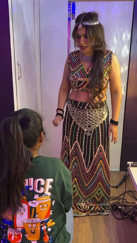 sexy navel of a dancign desi girl 22
