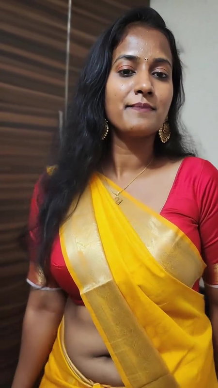 dusky desi lady very big deep navel in yellow saree 22