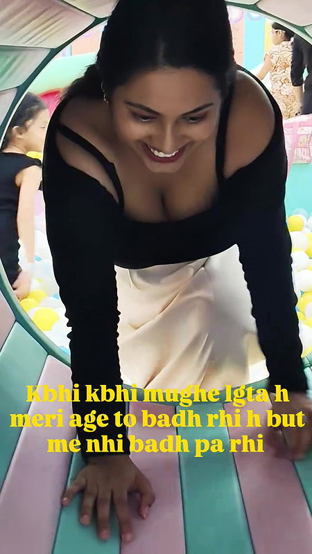 busty kannadiga lady cleavage in black dress2