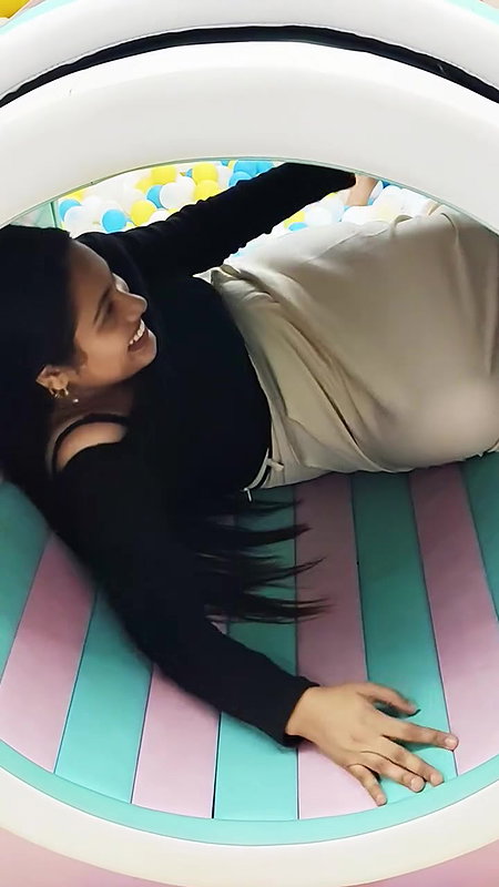 busty kannadiga lady cleavage in black dress2