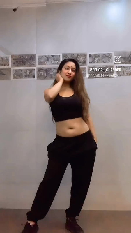 chandini sexy hot navel and tummy in black sport costume 22